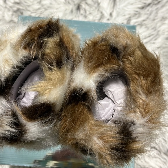 AZALEA WANG NADIANNA BROWN FAUX FUR FLAT BOOTIE 7 - Picture 11 of 14